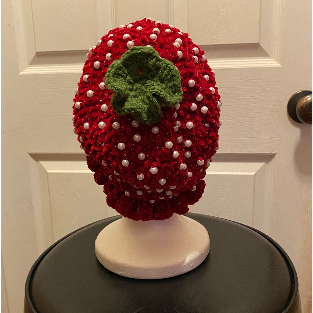 HOST PICK Crochet Strawberry hat - Picture 5 of 7